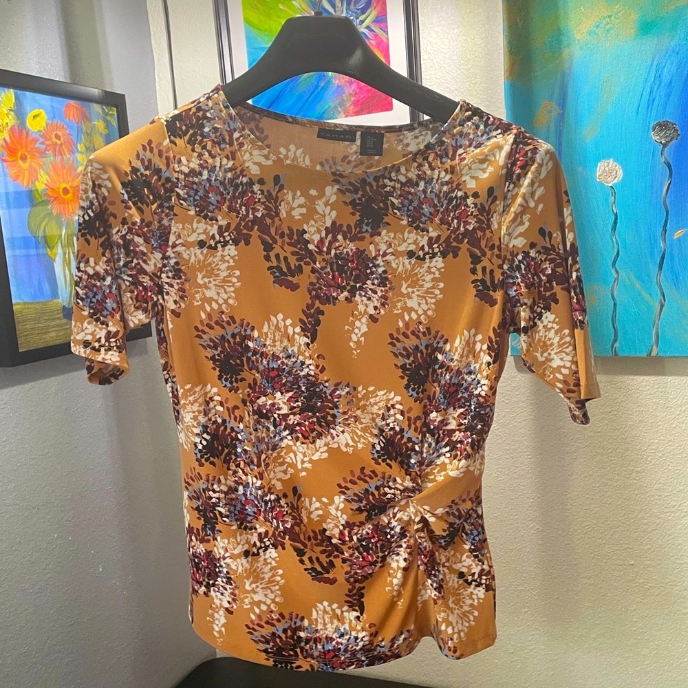 Tahari floral blouse